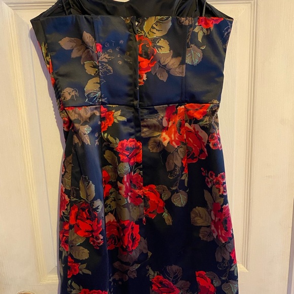Guess floral strapless mini dress - Picture 2 of 5
